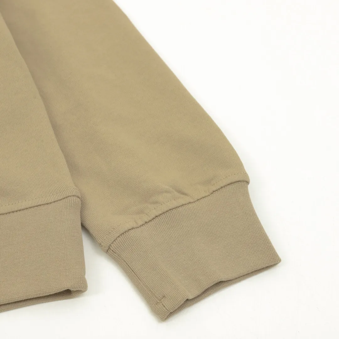🅿️480 Stone Island 25FW reflective letter round neck sweatshirt is made of high-quality pure cotton fabric, which is not only soft to the touch, without any itch when close to the skin, but also has excellent performance. Moreover, the fabric has been specially treated to be wear-resistant and can still maintain good shape and color after multiple washes. The classic round neck design is simple and elegant, adapting to various face shapes and facial lines. The exquisite stitching on the cuffs and hem demonstrates the brand's ultimate pursuit of details. It is strong and durable and will not easily come off. Size: S-XL